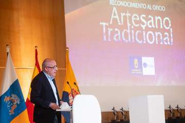 Homenaje del Cabildo a las caladoras grancanarias/TA.